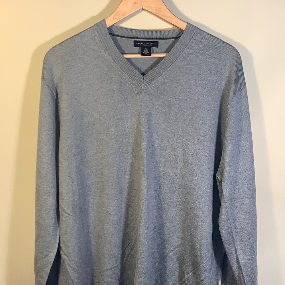 Banana Republic gray V neck sweater